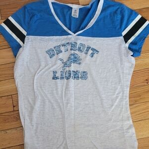 Detroit Lions official NFL Women's V-neck fitted T-shirt